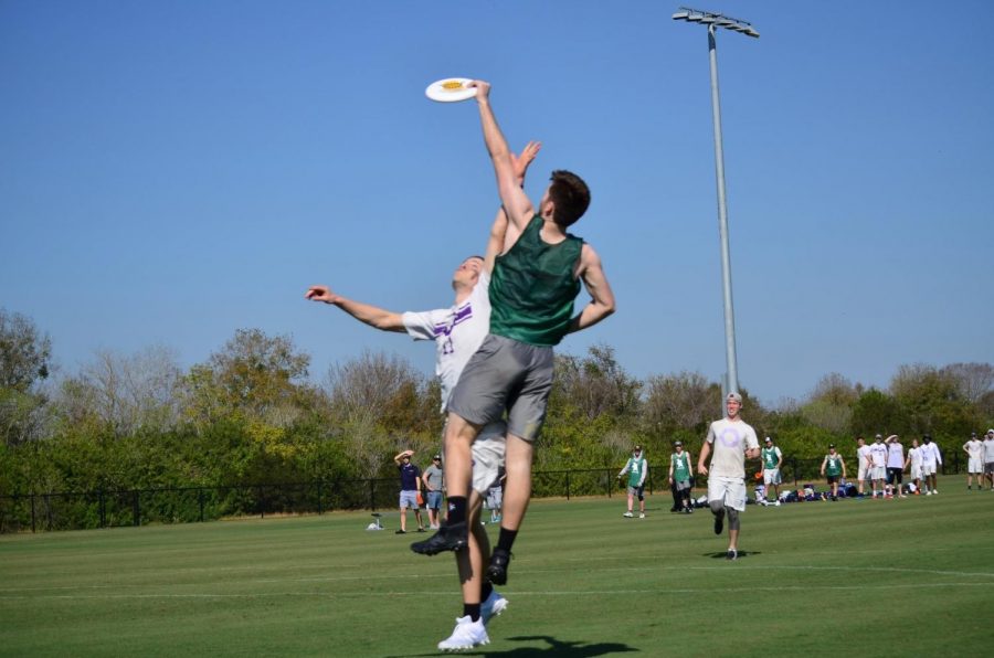 Ultimate Frisbee players from the University of Pittsburgh at a recent tournament