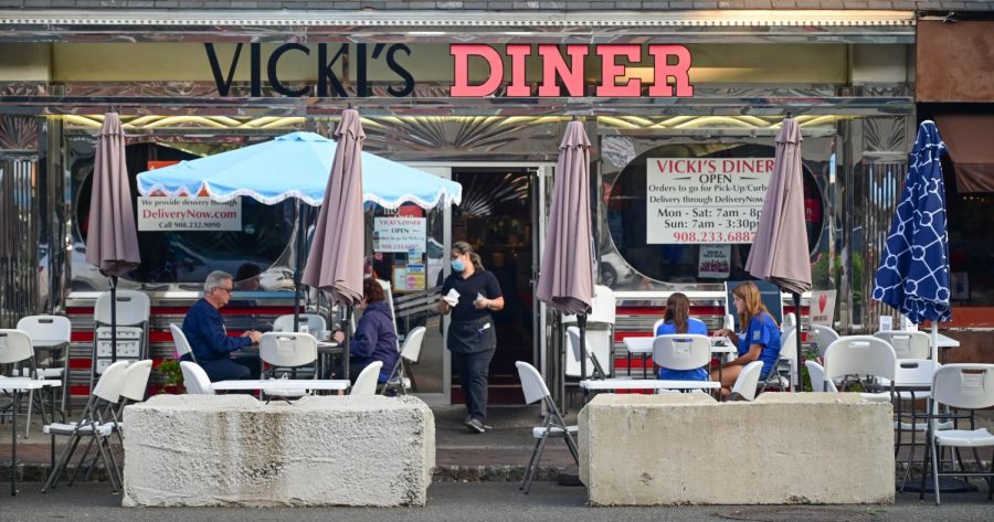 Outdoor Seating at Vickis Diner