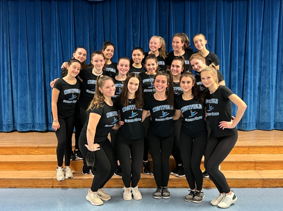 The 2021-2022 Dance Team before a performance