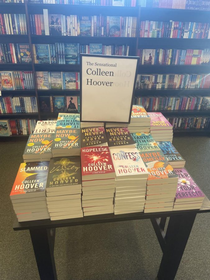 Colleen+Hoover+table+at+Barnes+and+Noble