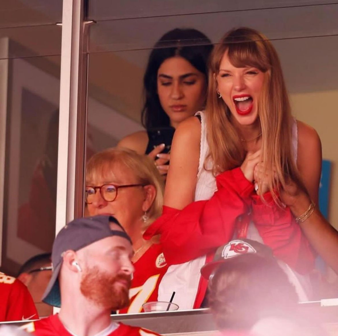 Taylor+Swift+at+the+Chiefs+game+vs.+the+Bears+on+Sept.+24