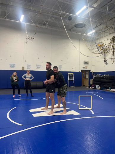 Officer Beal and Officer Saunders
demonstrating a self-defense technique