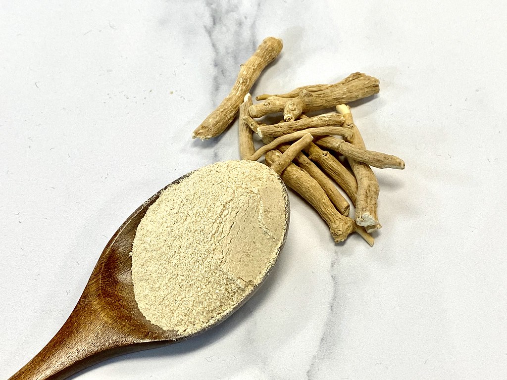 Ashwagandha powder and root