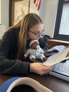 Senior Catie Carayannopoulos babysitting
sophomore Mairin Fowler’s baby
